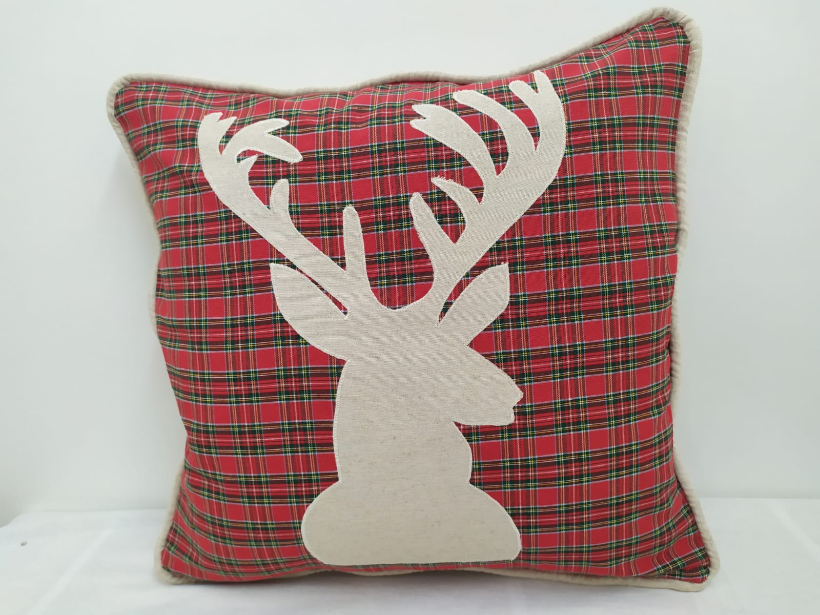 fodera per cuscini fantasia renna su tartan rosso retro in tartan rosso chiusura con cerniera dimensioni 45x45cm-